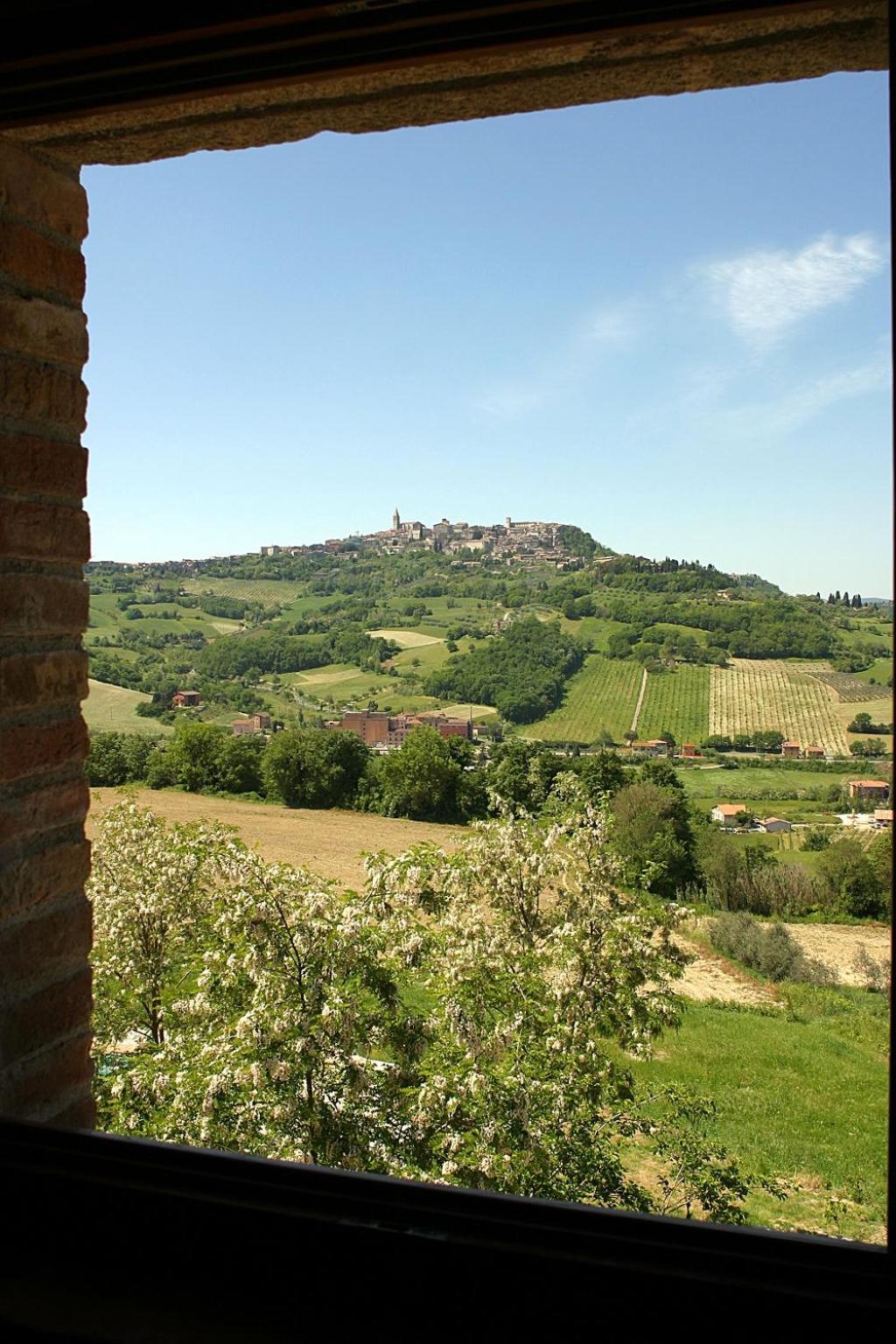 Agriturismo Casale Delle Lucrezie Todi Luaran gambar