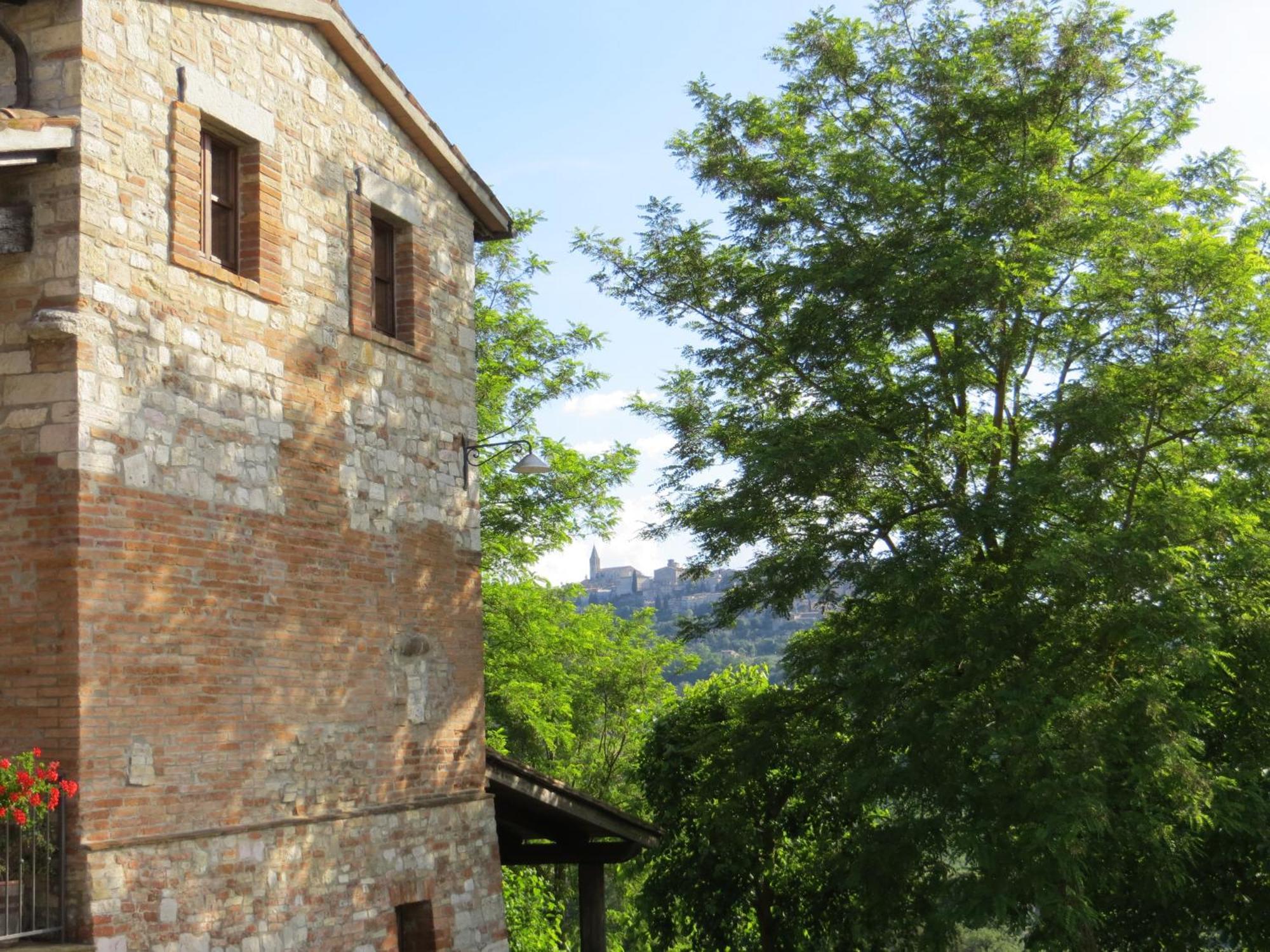 Agriturismo Casale Delle Lucrezie Todi Luaran gambar