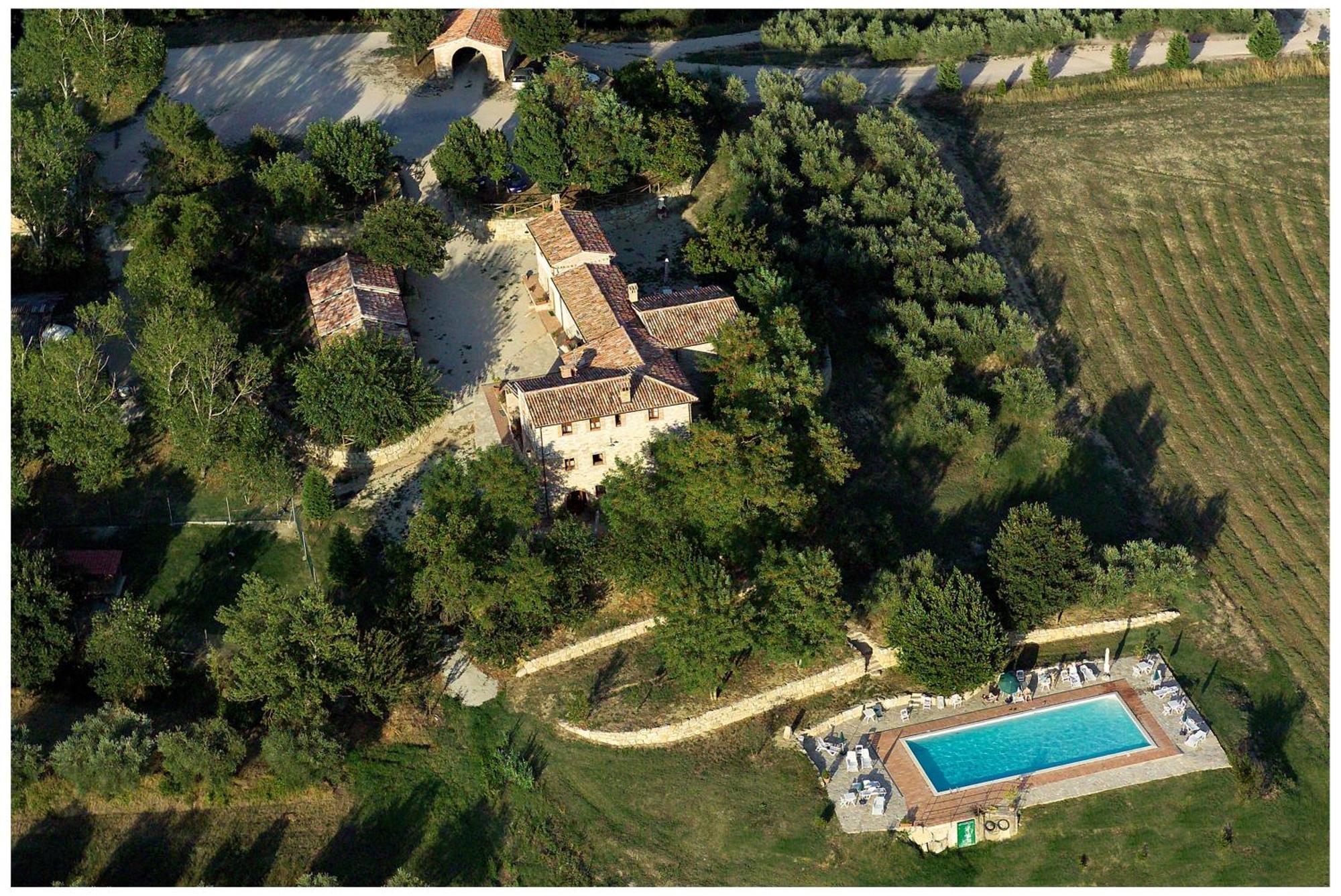 Agriturismo Casale Delle Lucrezie Todi Luaran gambar